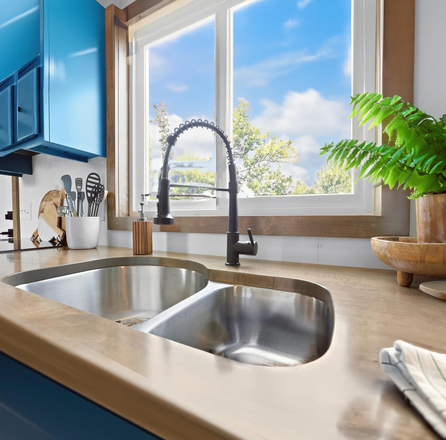 Double Bowl Stainless Steel Sink, Undermount Kitchen Sink, 70/30 Ratio, w/ Basket Strainer 18 Gauge Steel Finish