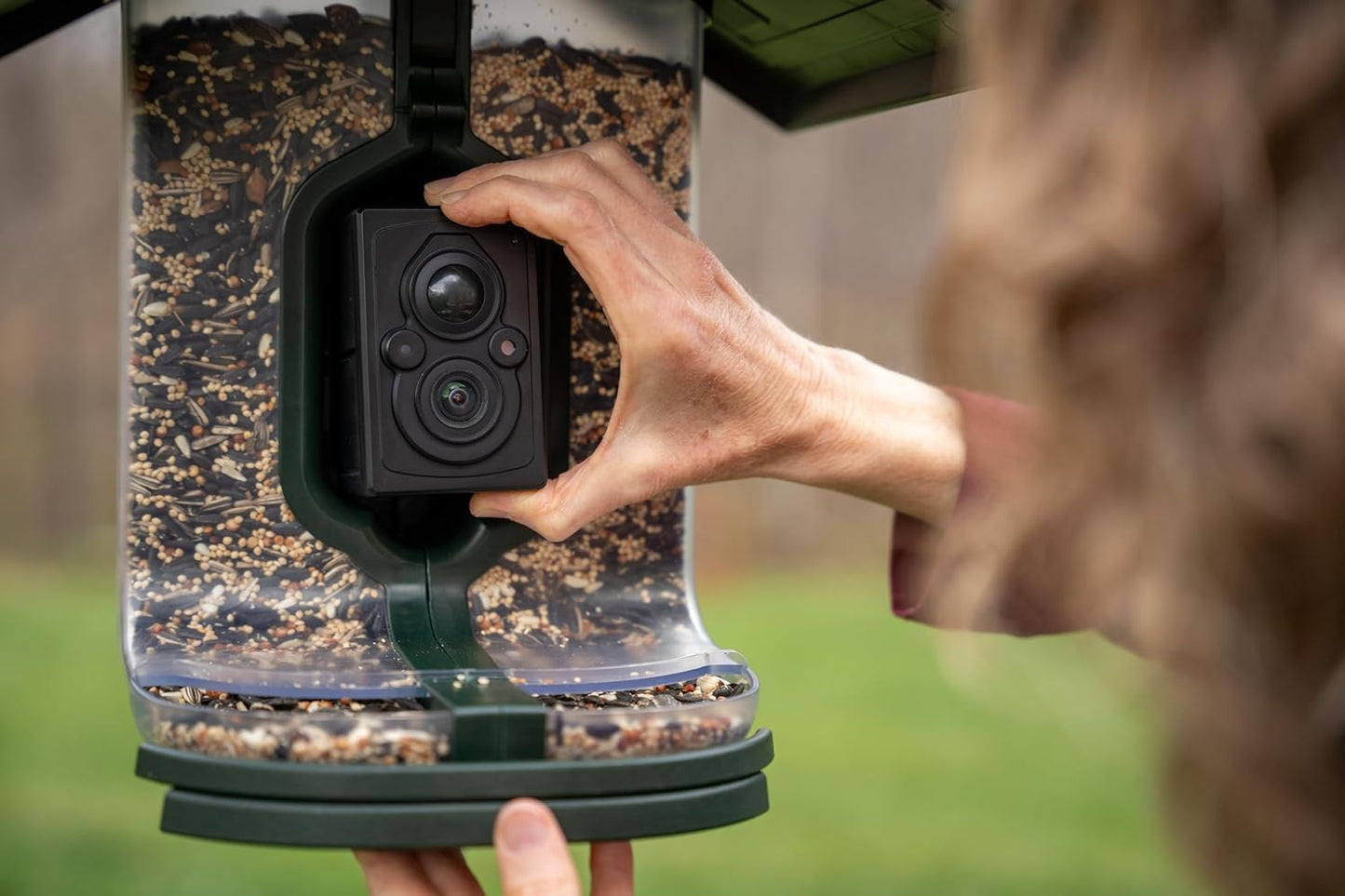 Smart Birdfeeder with AI Identification and Wi-Fi Solar Powered, Captures HD Pictures and Videos Sent Directly