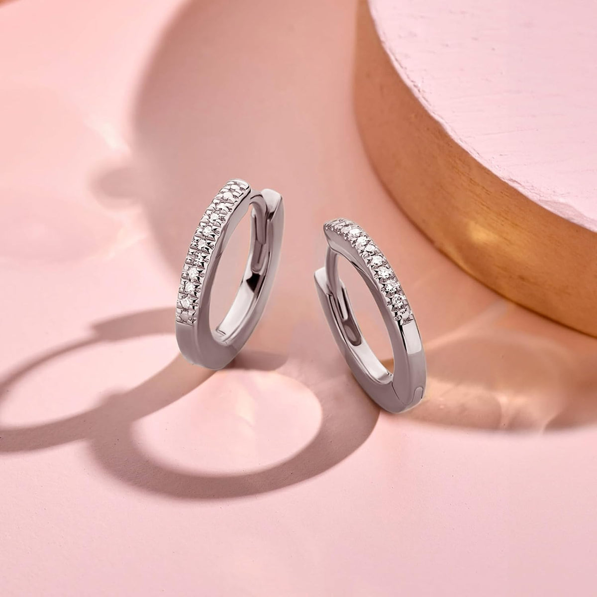 DPT ANTWERP Circle (Single) Hugger | Natural White Diamond 8 pc | Silver Rhodium| 925 Sterling Silver | 12.00 x 12.00 mm | Hoop