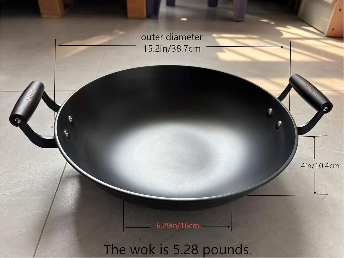 Chinese woks with a lid and a Spatula stir-fry deep fryer Cast Iron 15.2in flat bottom Uncoated for Open Fire not easy to rust not easy to stick and durable for about 3-7 people